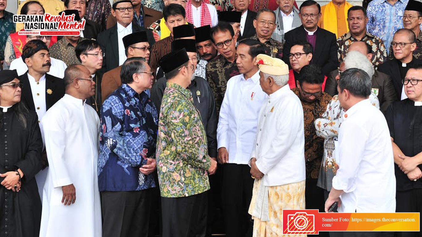 Presiden Joko Widodo bersama tokoh lintas agama