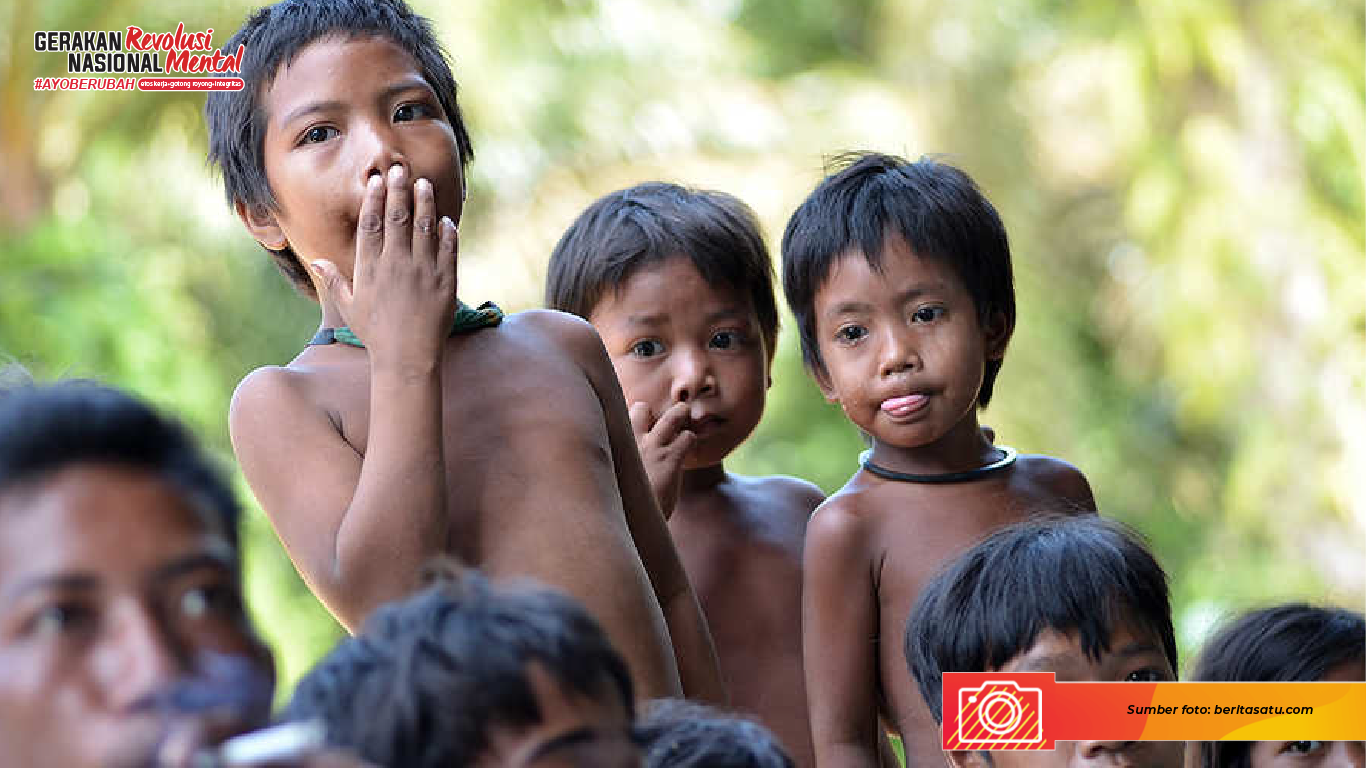 Orang rimba atau suku anak dalam (SAD) yang tinggal di pedalaman hutan