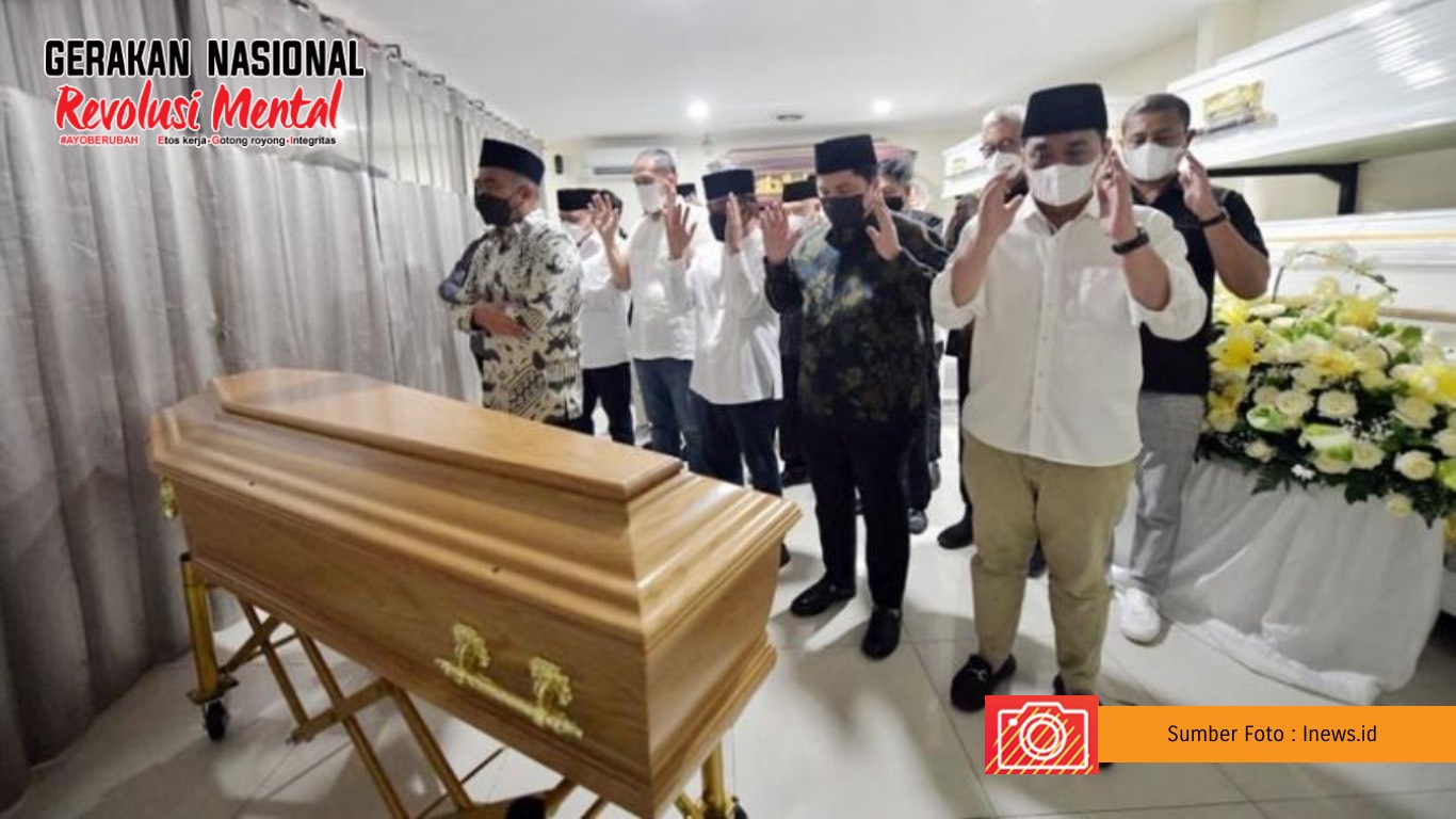 Muhadjir Effendi Pimpin Sholat Jenazah Anak Ridwan Kamil di Bandara Soeta